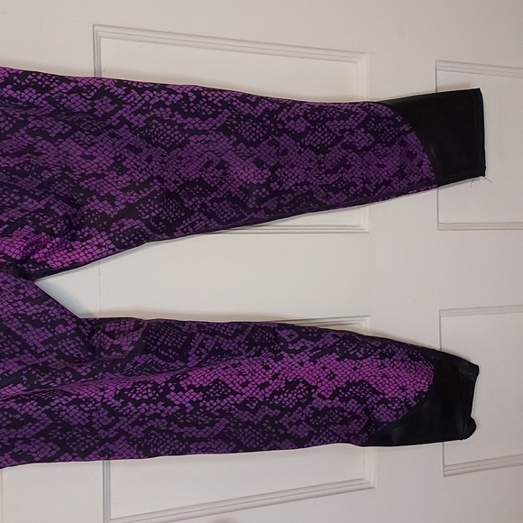 Dundas MAGENTA PYTHON LEGGING - Picture 14 of 15